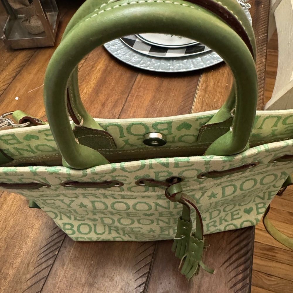 Dooney & Bourke Vintage Signature Heart & Stars Green and Cream Shoulder Bag - Picture 3 of 7